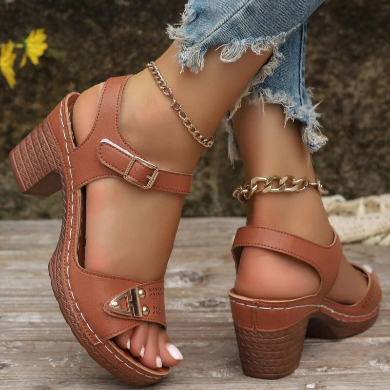 Dames Sandalen met Hak – Gespsluiting en Decoratief Neusdetail