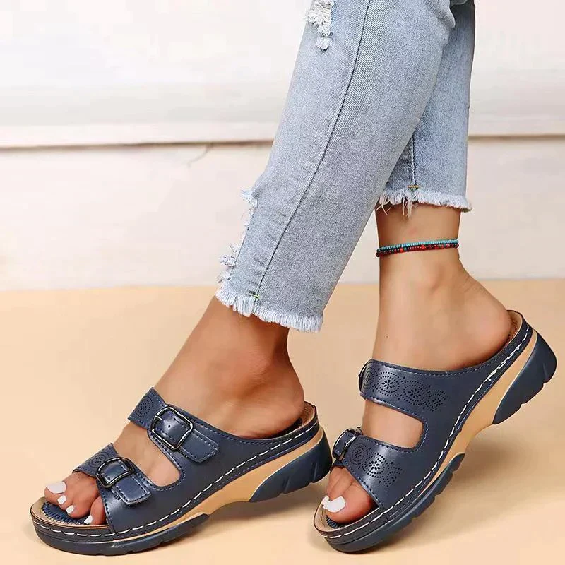 Sandalen – Instapmodel met verstelbare gespen en geperforeerd detail