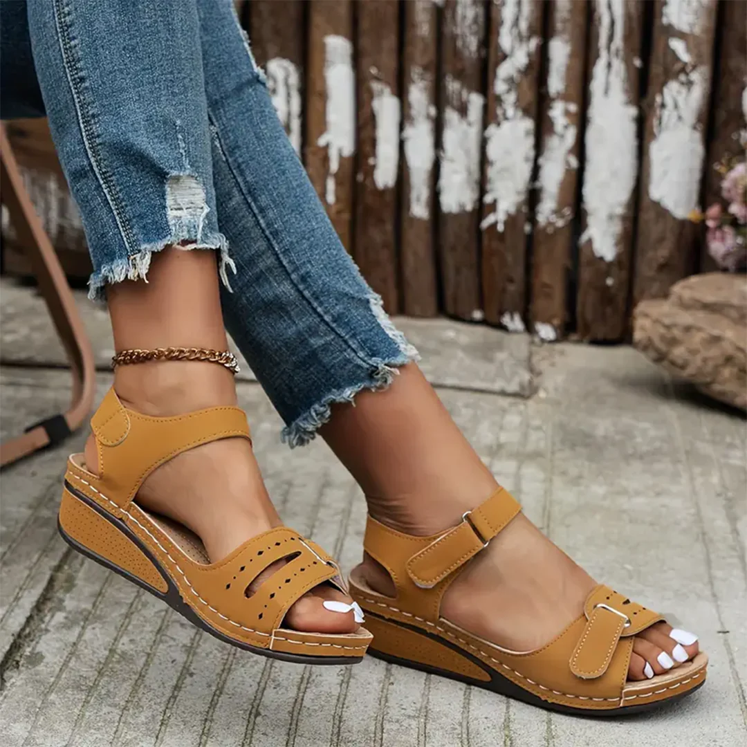 Dames sandalen met klittenbandsluiting – Verstelbare open sandalen met sleehak