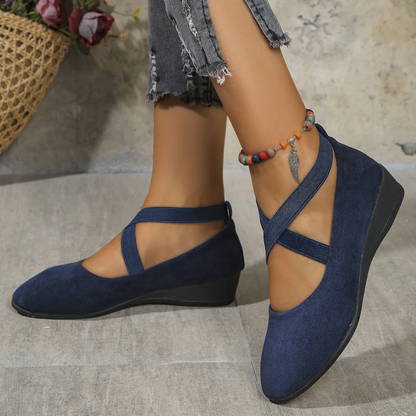 Dames instapschoenen met kruisband – Suède-look ballerina’s met sleehak