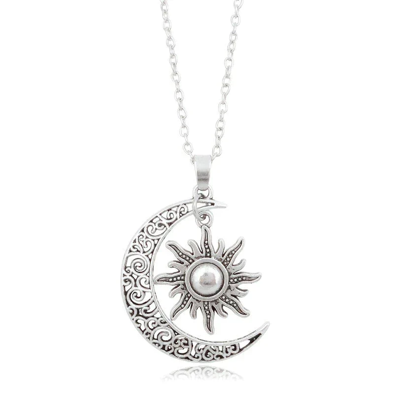 Dames Ketting – Zon en Maan Hanger met Filigraan Detail