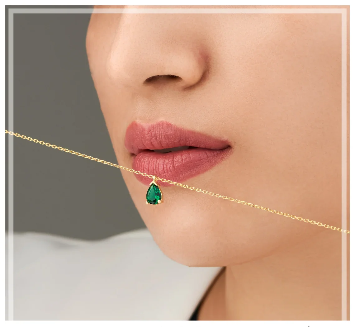 Dames Ketting – Fijne Ketting met Druppelvormige Groene Steen