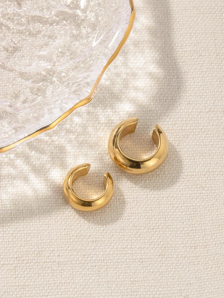 Dames oorringen en ear cuffs set – Volumineuze glanzende oorbellen zonder gaatjes