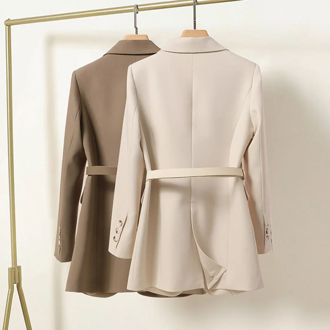 Damesblazer met ceintuur – Getailleerd model met reverskraag