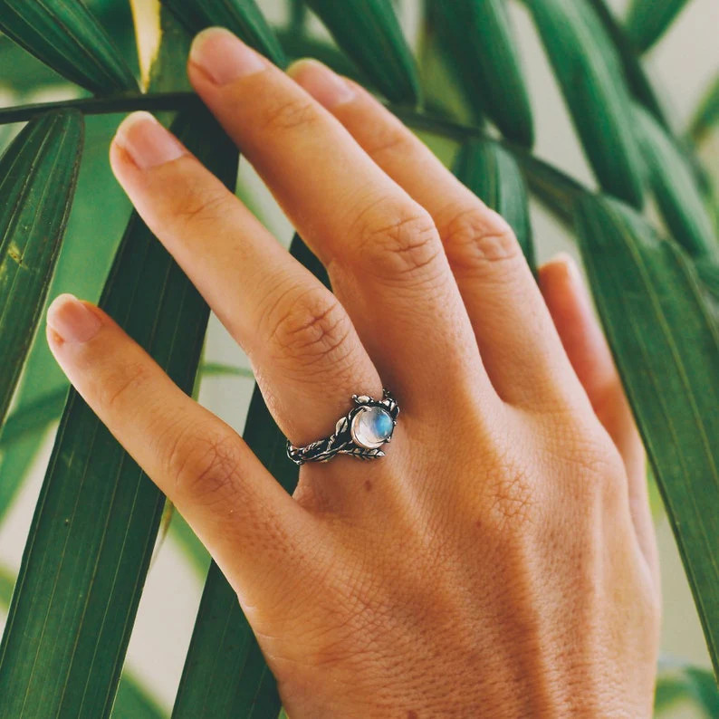 Dames Ring – Maansteen met Dubbele Maansikkel