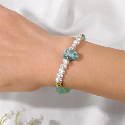 Dames Armband – Elastische Armband met Kruisvormige Natuursteen en Parelaccenten