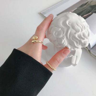 Dames Ring – Dubbeldruppel Design met Glanzende Afwerking