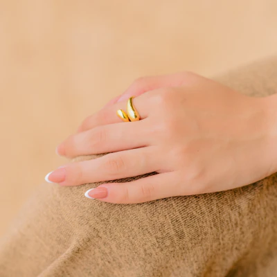 Dames Ring – Dubbeldruppel Design met Glanzende Afwerking