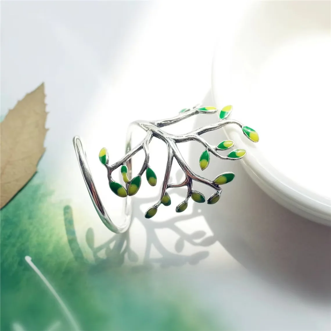 Dames Ring – Verstelbare Ring met Boomtak Design en Groene Accenten