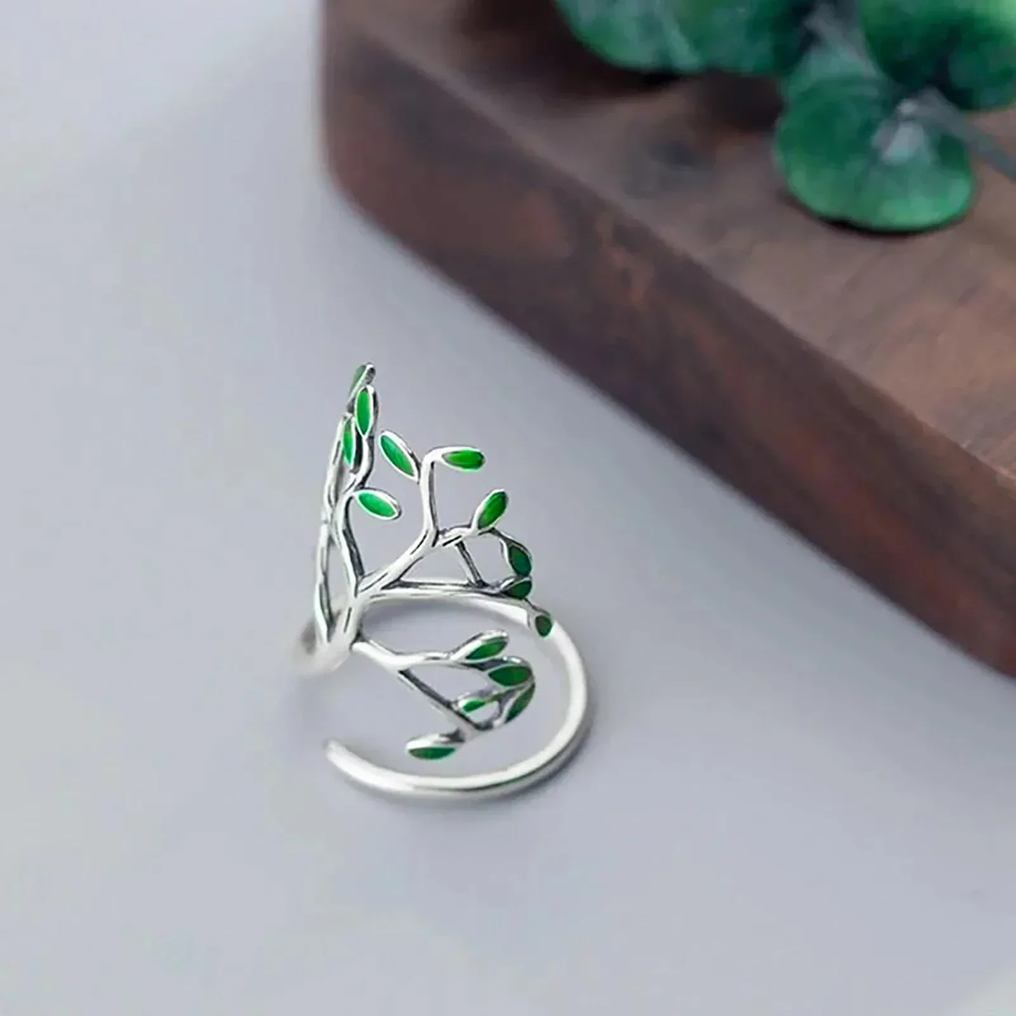 Dames Ring – Verstelbare Ring met Boomtak Design en Groene Accenten