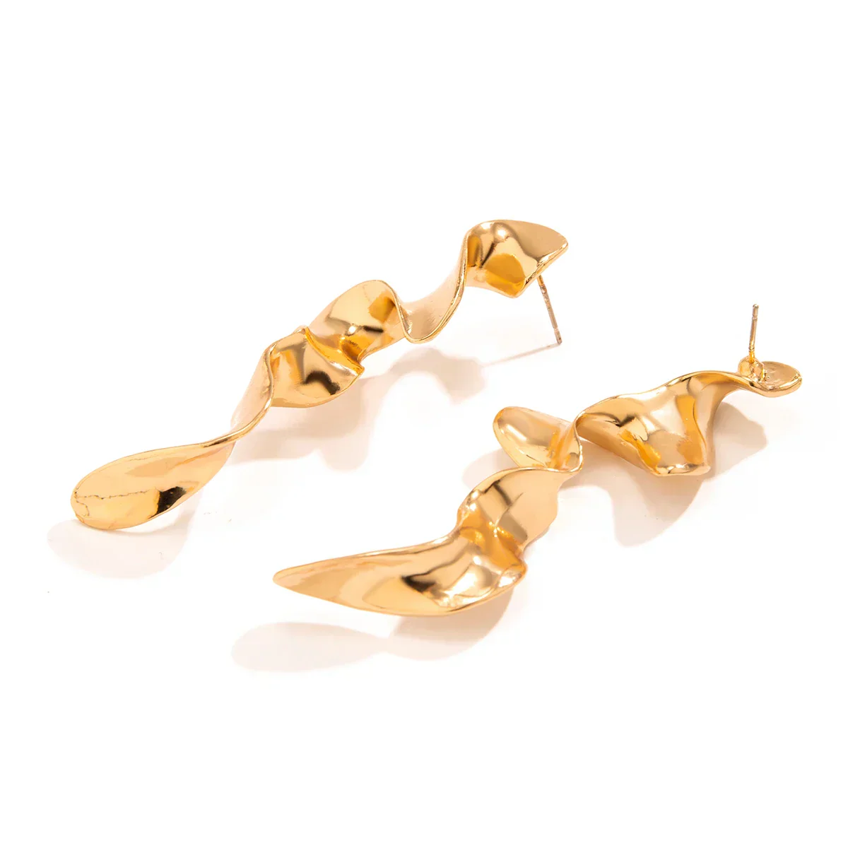 Dames Oorbellen – Gedraaide Metaalvorm met Abstract Design