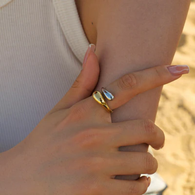 Dames Ring – Dubbeldruppel Design met Glanzende Afwerking