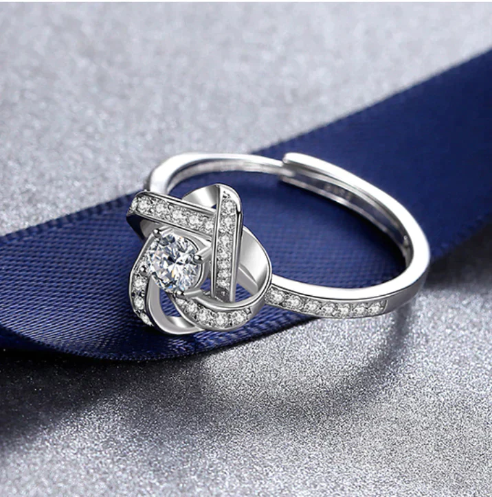 Dames Ring – Gevlochten Ring met Strasssteen en Glanzende Afwerking
