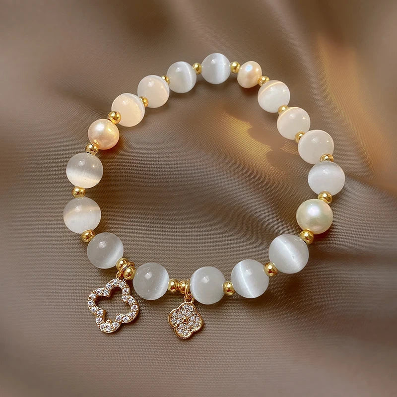 Dames Armband – Elastische Parelarmband met Bloemcharmes