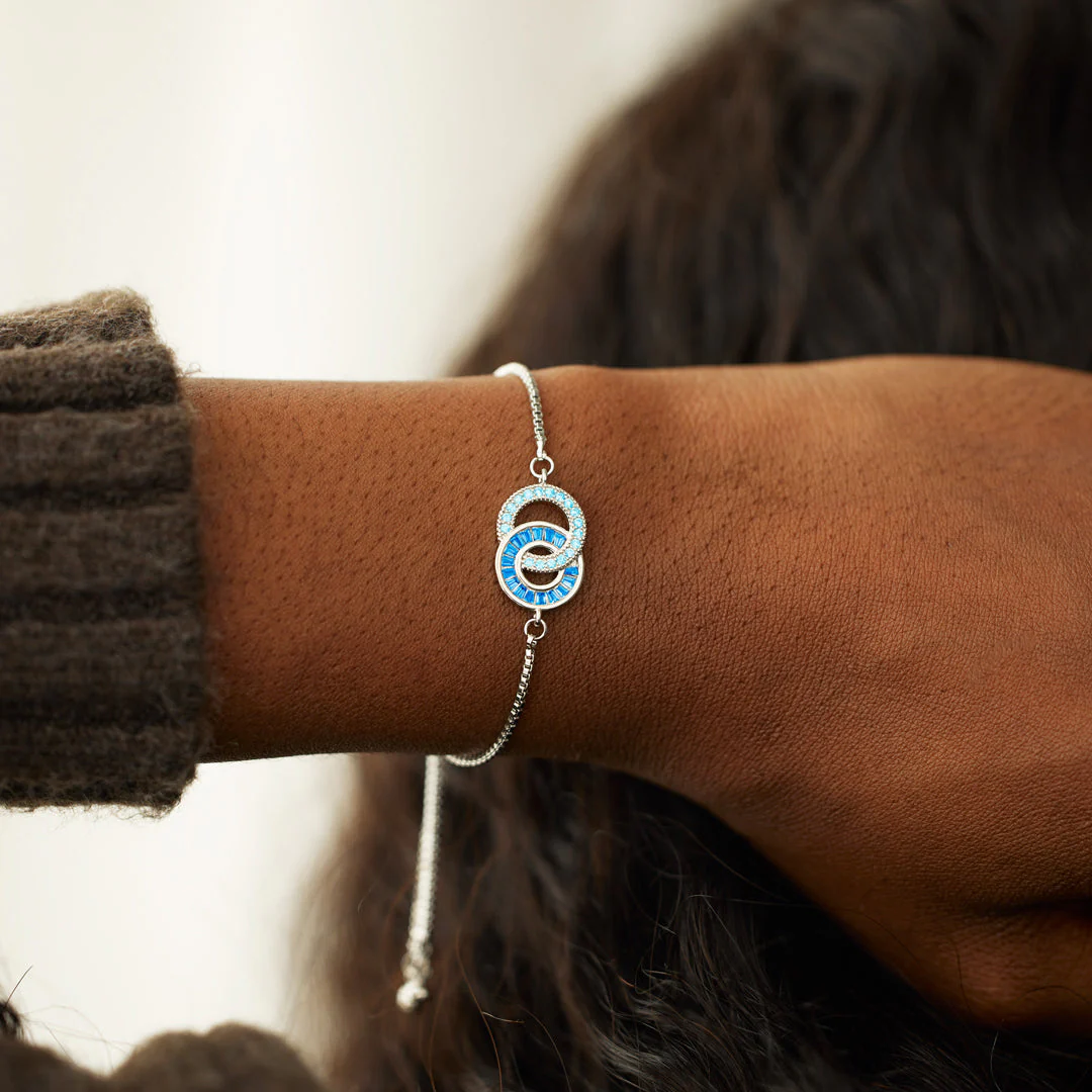 Dames Armband met Cirkelvormige Hanger – Verstelbare Sluiting en Blauwe Zirkonia