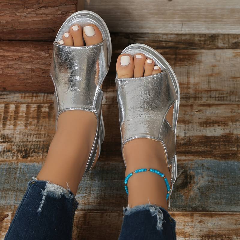 Dames sandalen met sleehak – Open sandaal met plateauzool en verstelbare hielband