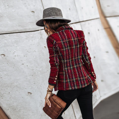 Claire – Bouclé Blazer met Goudkleurige Knopen