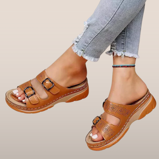 Sandalen – Instapmodel met verstelbare gespen en geperforeerd detail
