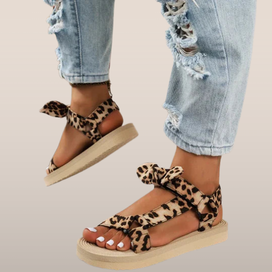 Dames Sandalen met Luipaardprint – Verstelbare Bandjes en Rubberen Zool