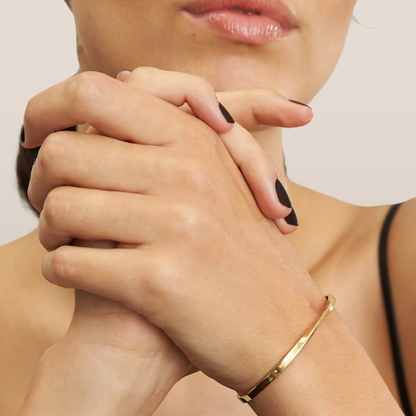 Dames bangle armband – Open armband met gedraaide vormgeving