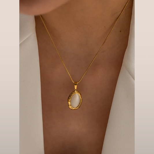 Dames ketting met ovale hanger – Slangenschakelketting met glanzende steen