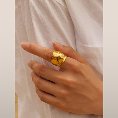 Dames brede ring met reliëf – Statement ring met hamerslag-effect