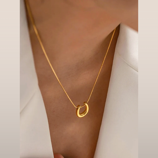 Dames ketting met ovale open hanger – Minimalistische halsketting met gladde afwerking