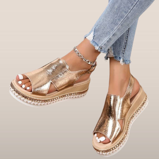 Dames sandalen met sleehak – Open sandaal met plateauzool en verstelbare hielband