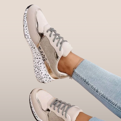 Dames sneakers met speckle-zool – Mode-sneakers met glanzend detail en dikke zool