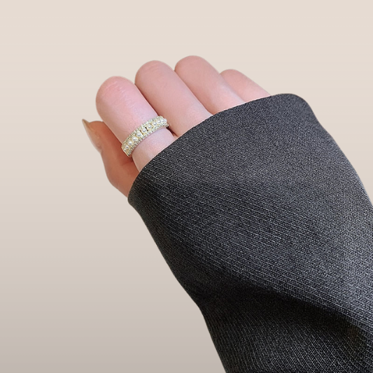 Dames Ring – Volledig Bezet met Fijne Steentjes in Dubbele Rij