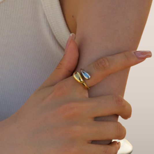 Dames Ring – Dubbeldruppel Design met Glanzende Afwerking