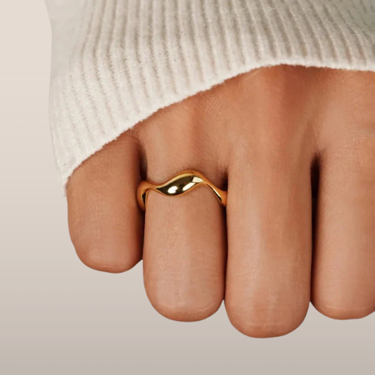 Dames Ring – Minimalistisch Golvend Design