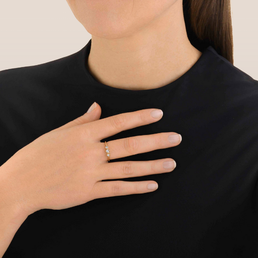 Dames Ring – Minimalistische Ring met Drie Steentjes