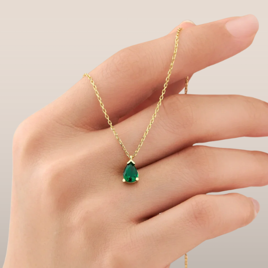 Dames Ketting – Fijne Ketting met Druppelvormige Groene Steen