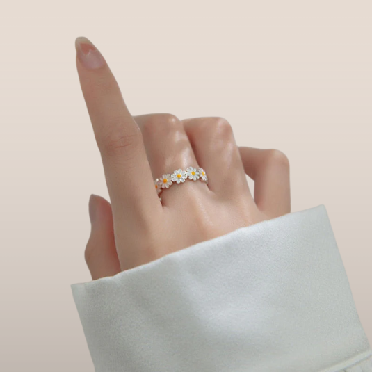 Dames Ring – Bloemendesign met Madeliefmotief