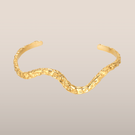 Dames armband – Open cuff met onregelmatige structuur en golvende vorm