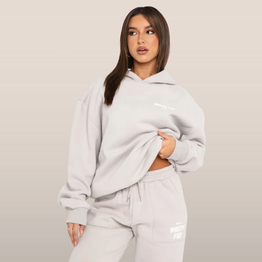 Lynn – Oversized Hoodie met Geborduurd Detail