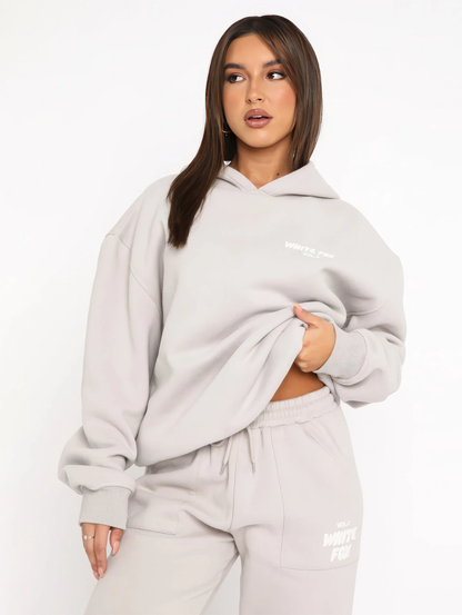 Lynn – Oversized Hoodie met Geborduurd Detail