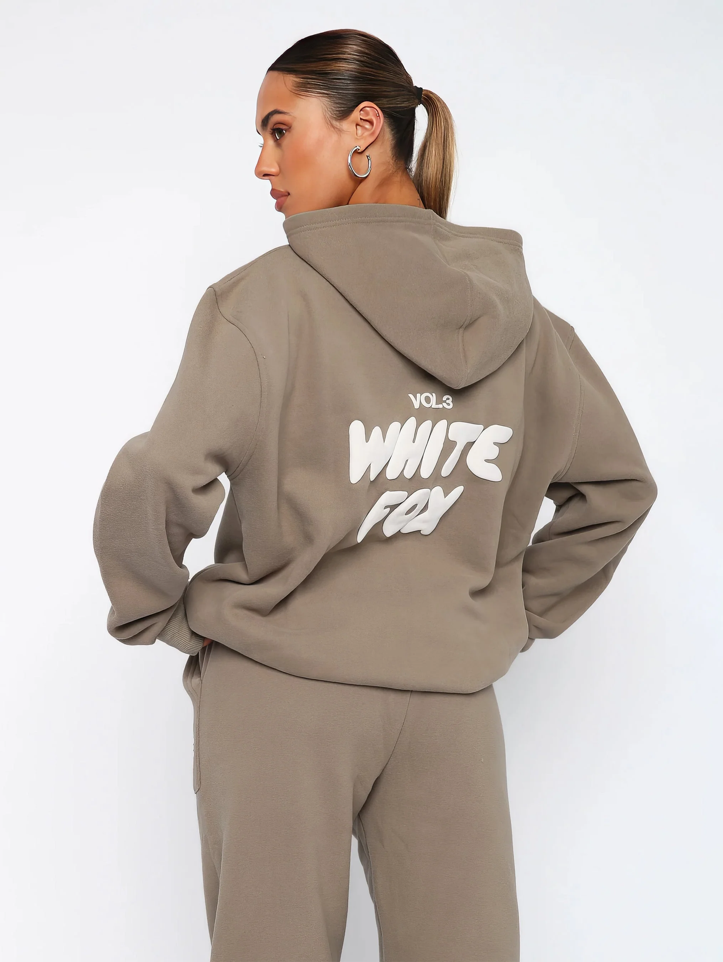 Lynn – Oversized Hoodie met Geborduurd Detail