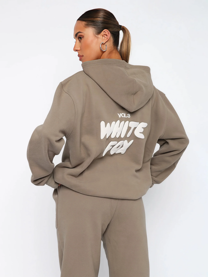 Lynn – Oversized Hoodie met Geborduurd Detail