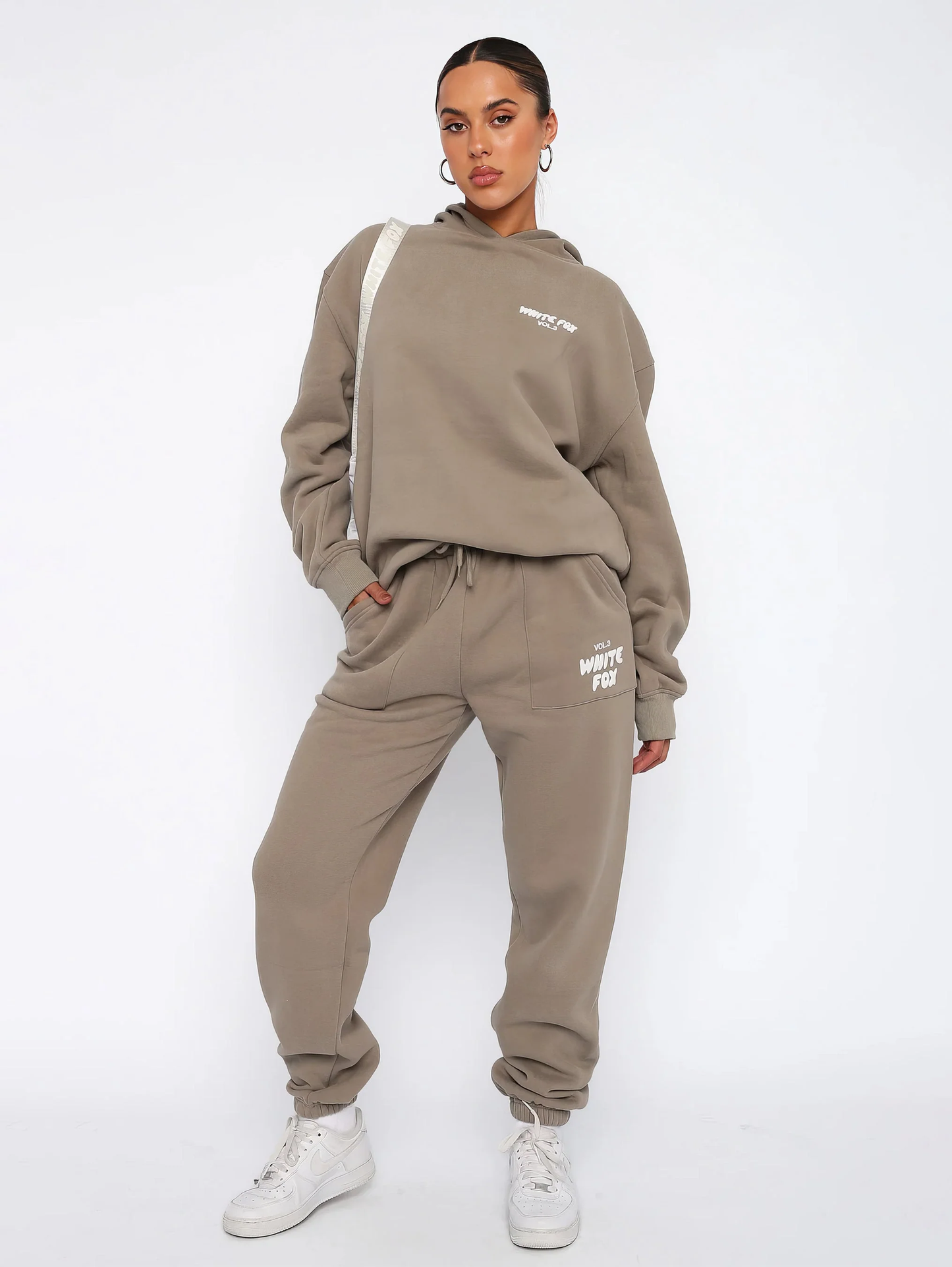 Lynn – Oversized Hoodie met Geborduurd Detail