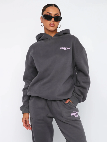 Lynn – Oversized Hoodie met Geborduurd Detail