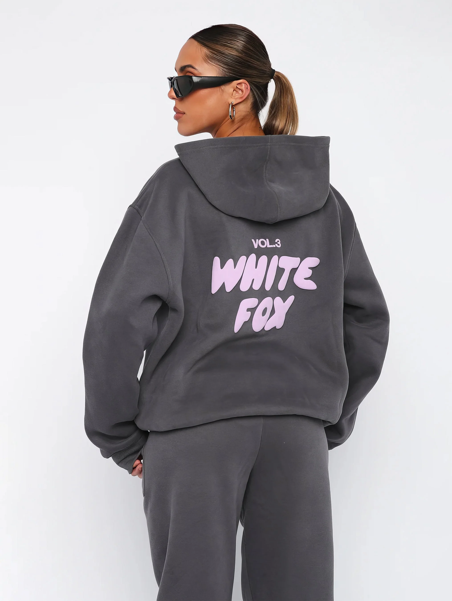 Lynn – Oversized Hoodie met Geborduurd Detail