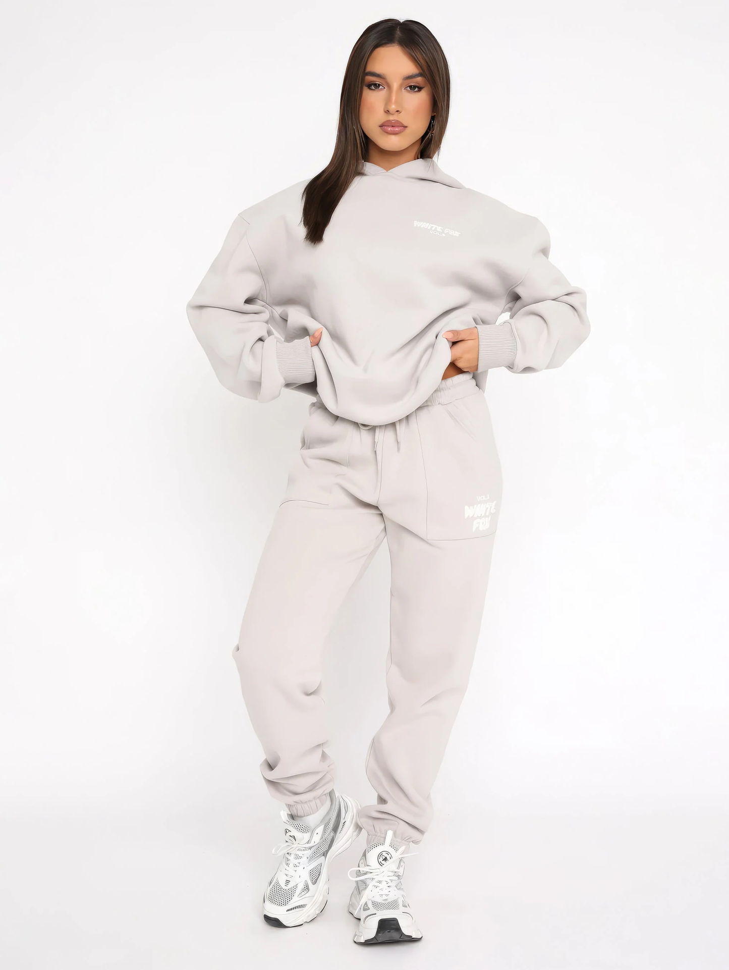Lynn – Oversized Hoodie met Geborduurd Detail