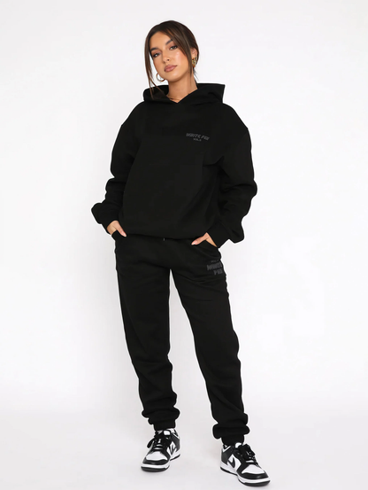 Lynn – Oversized Hoodie met Geborduurd Detail
