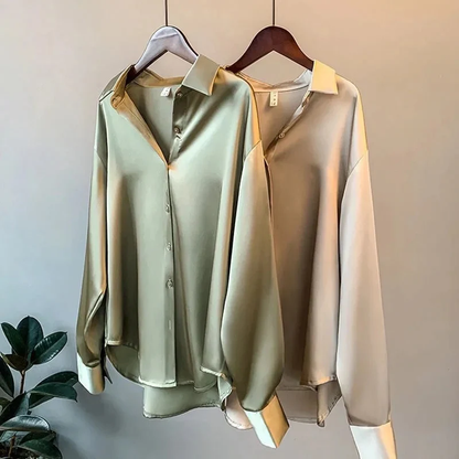 Maud – Satijnen Blouse met Knoopsluiting