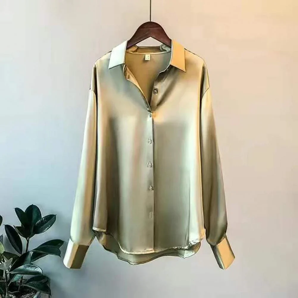 Maud – Satijnen Blouse met Knoopsluiting