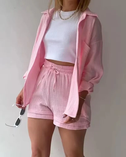 Nina – Luchtig Setje met Knoopshirt en Short
