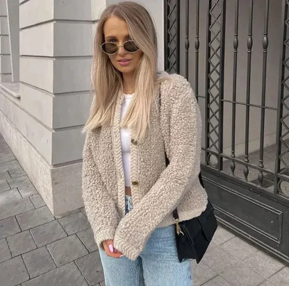 Tess – Teddy Vest met Goudkleurige Knopen