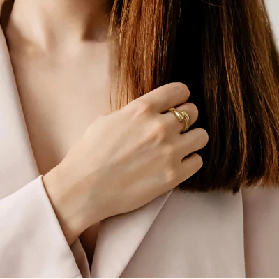 Dames Ring – Dubbeldruppel Design met Glanzende Afwerking